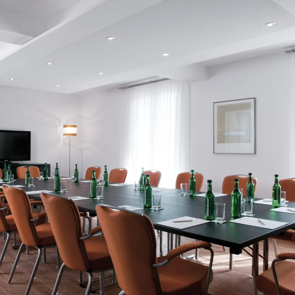 Seminar room with block table