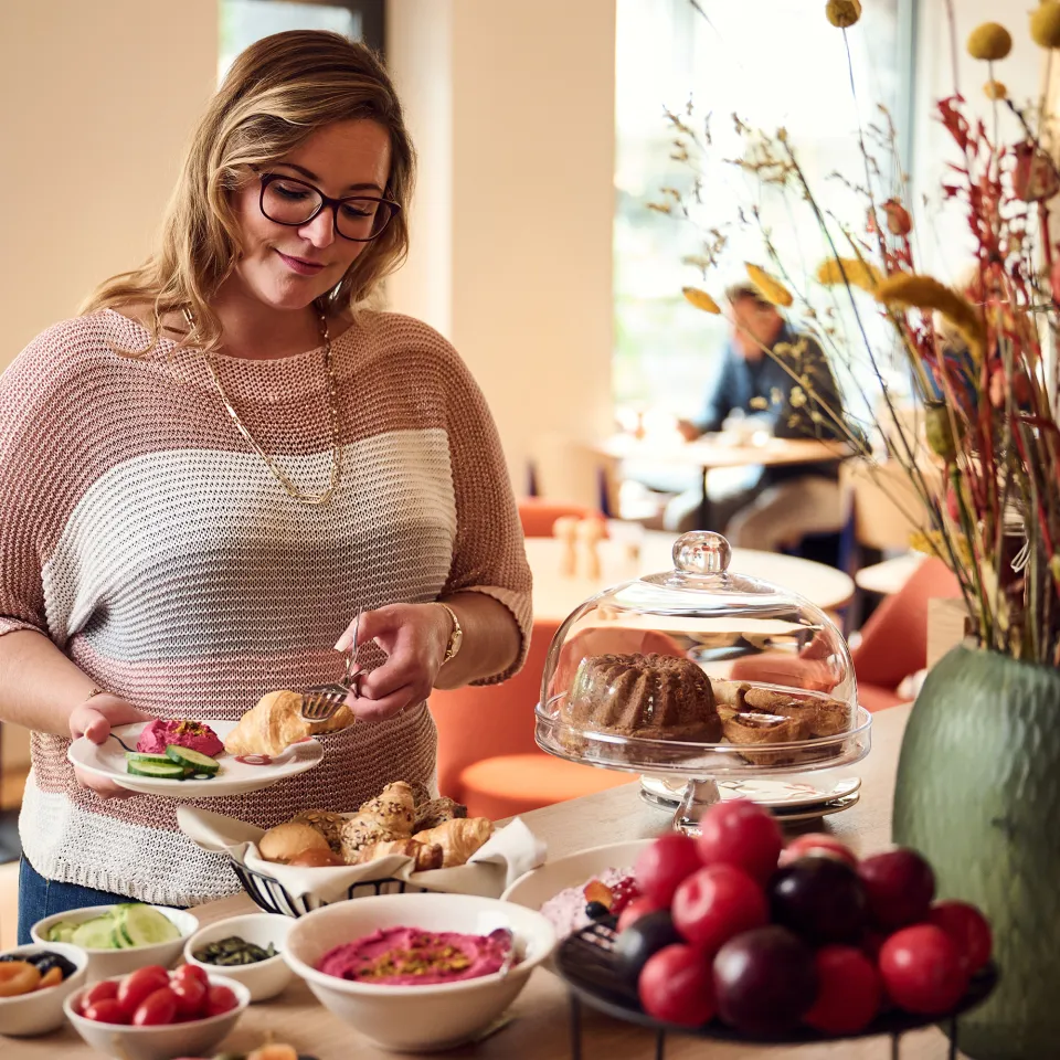 Photo of a woman at the breakfast buffet