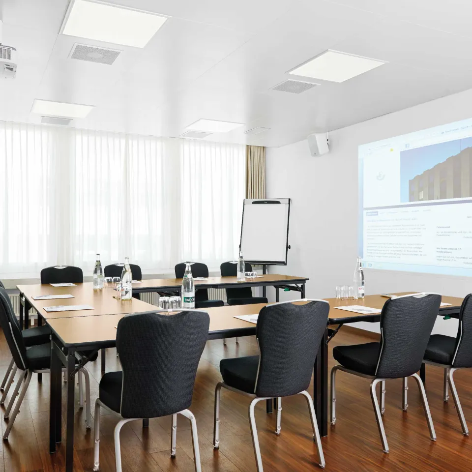 Seminar room with U-shaped seating