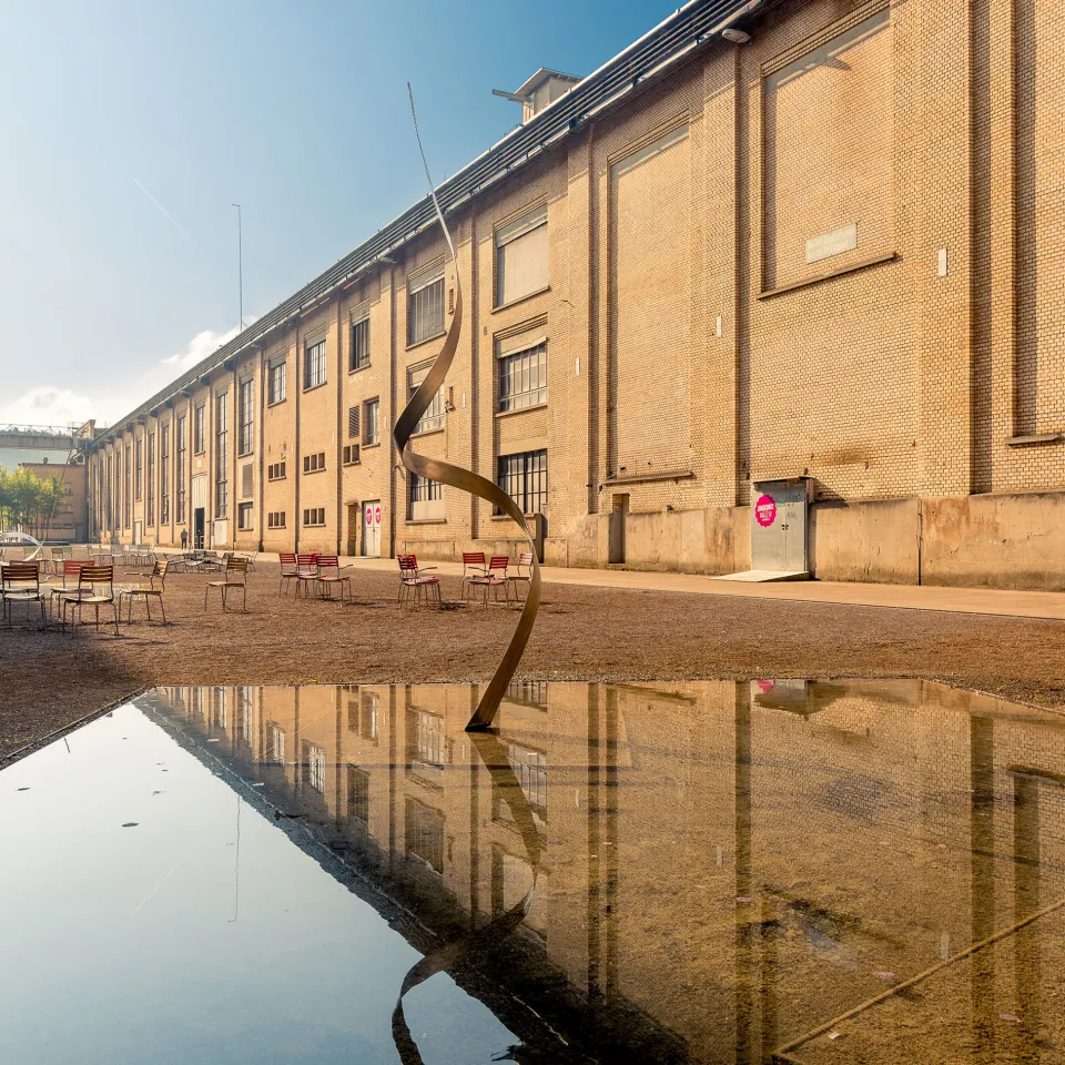 Sulzerareal in Winterthur mit Brunnen im Vordergrund