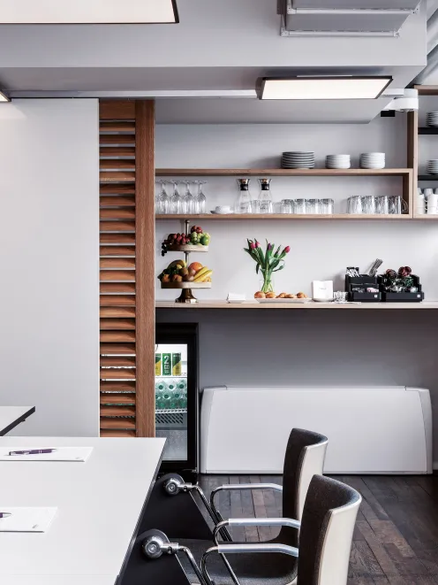 Table and kitchenette in the creative room at Hotel City Weissenstein