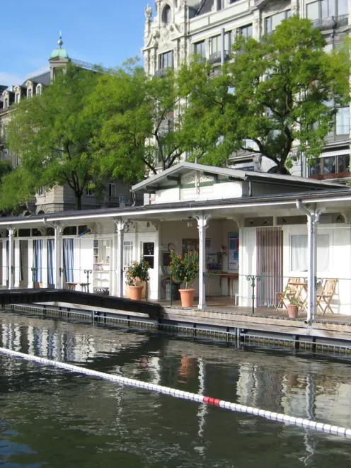 Aufnahme des Frauenbad Stadthausquai in Zürich
