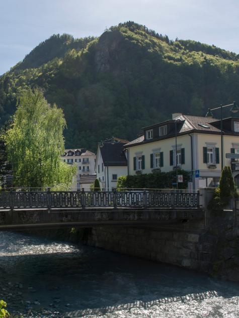 Bild einer Brücke im Dorfkern von Bad Ragaz