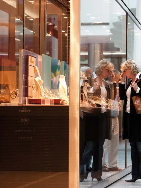 People shopping at the Glattzentrum