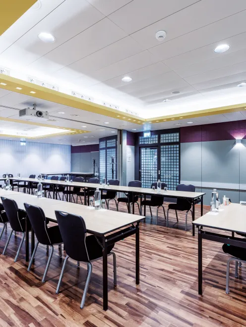 Seminar room with U-shaped seating in the Ador