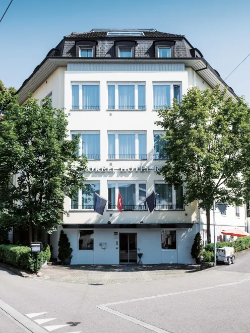 Aussenansicht des Hotels Rex im Zürcher Kreis 6