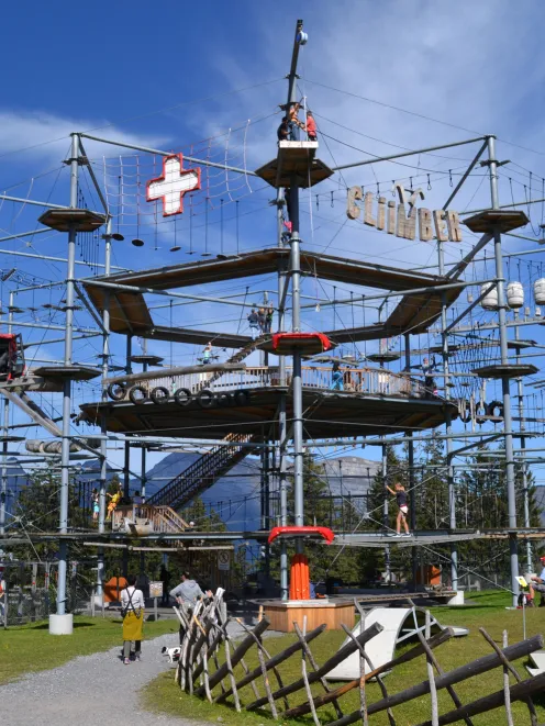 Aktivität für Familien im Cliimber Gerüst