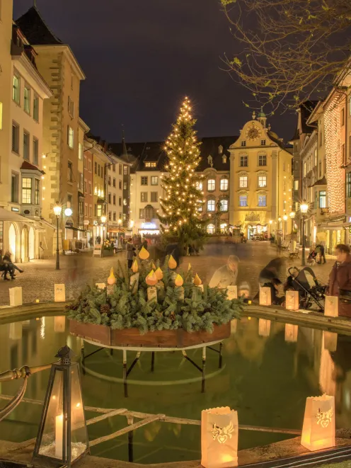 Schaffhausen Christmas experiences in the old town at the Mohrenbrunnen fountain