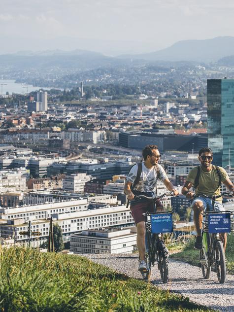 zwei Personen am Velo fahren in Zürich