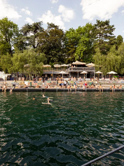 Oberer Letten in Zurich in summer with people bathing